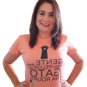 T- Shirt Gente que tem pelos de GATO na roupa